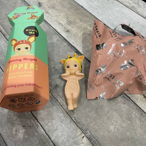 Sonny Angel Hipper giraffe mini figure collectible - Picture 3 of 6